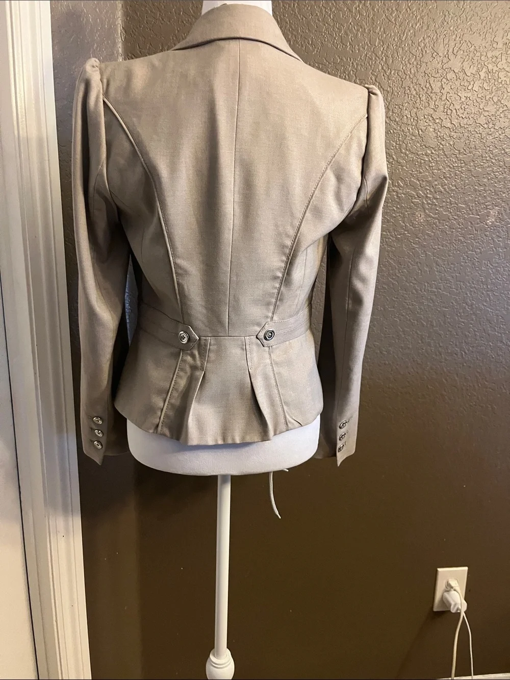 WHITE /BLACK Beige Ruffle-Lapel Tailored Blazer SIZE 4